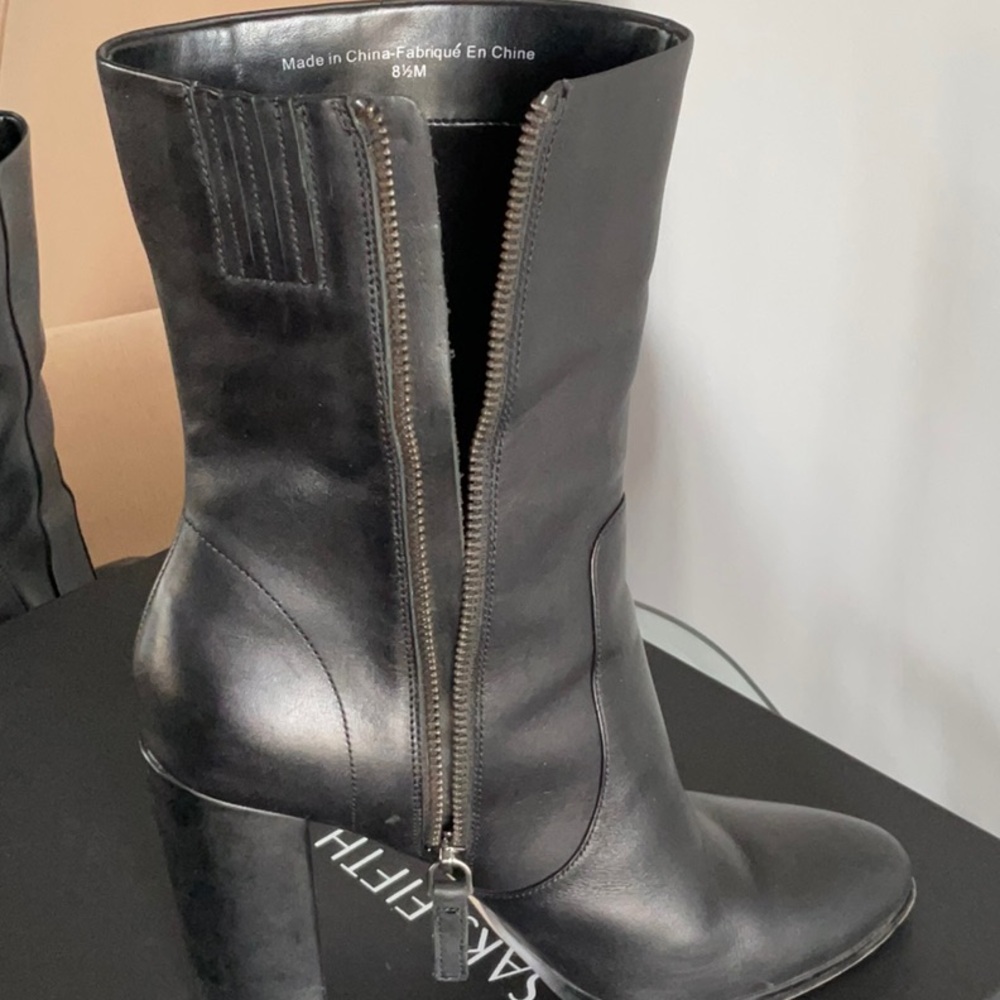 Saks Fifth Avenue Black Leather Calf Boots / Size 8.5M - Picture 11 of 16